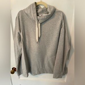 Vineyard vines sweatshirt size XL never worn